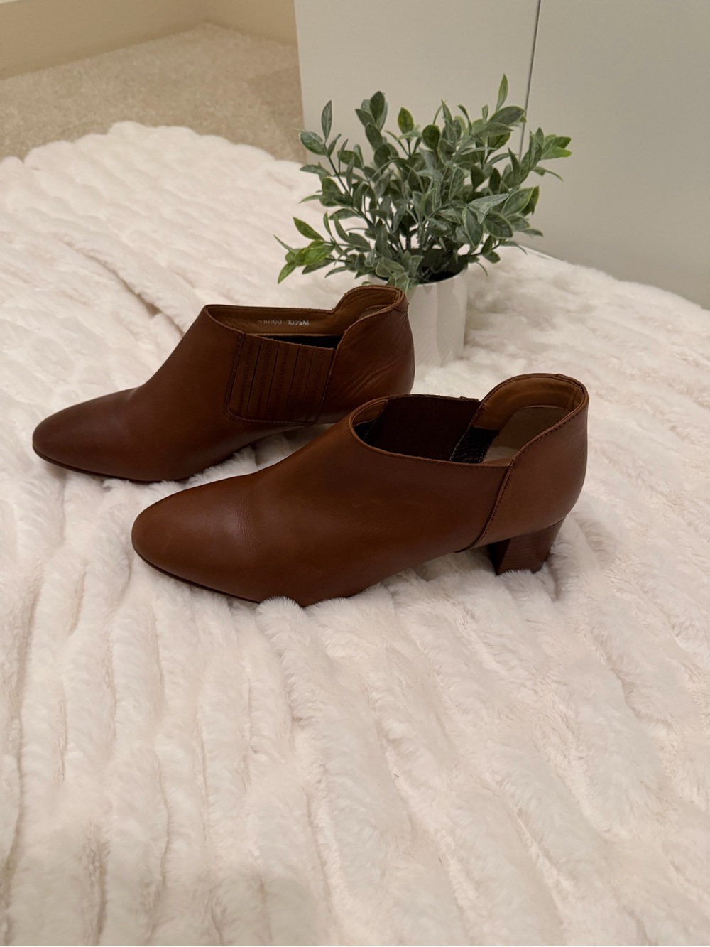 Aquatalia Brown Leather Low Heel Ankle Booties